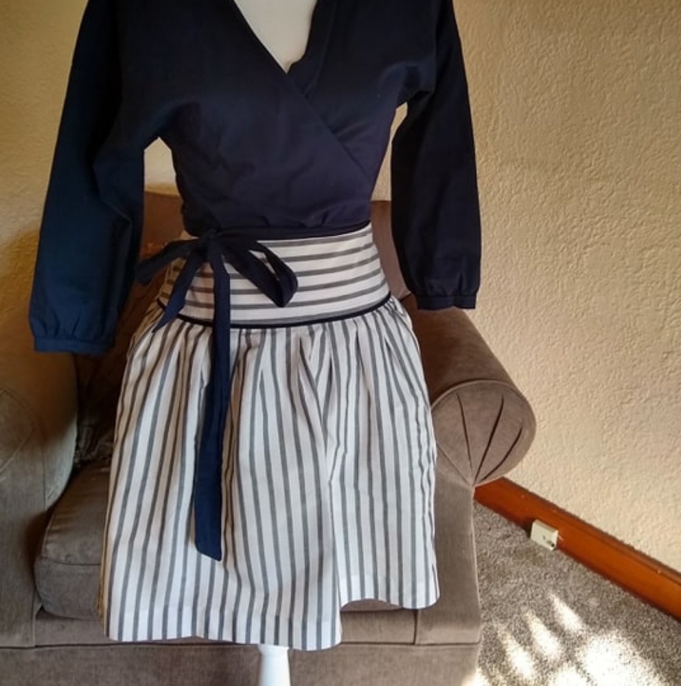 Anne Taylor nautical navy striped skirt